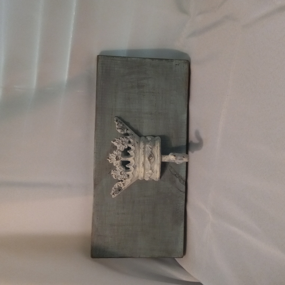 HANDMADE BOARD WITH METAL CROWN WITH HOOK PAINTED BLUE